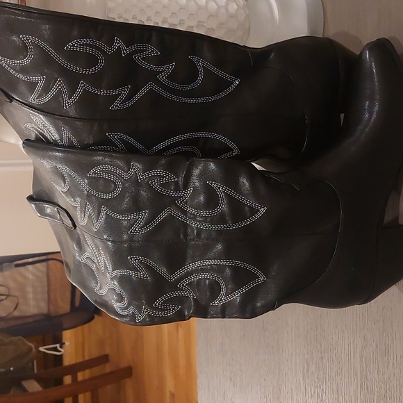 BLACK COWBOY BOOTS - Picture 3 of 4